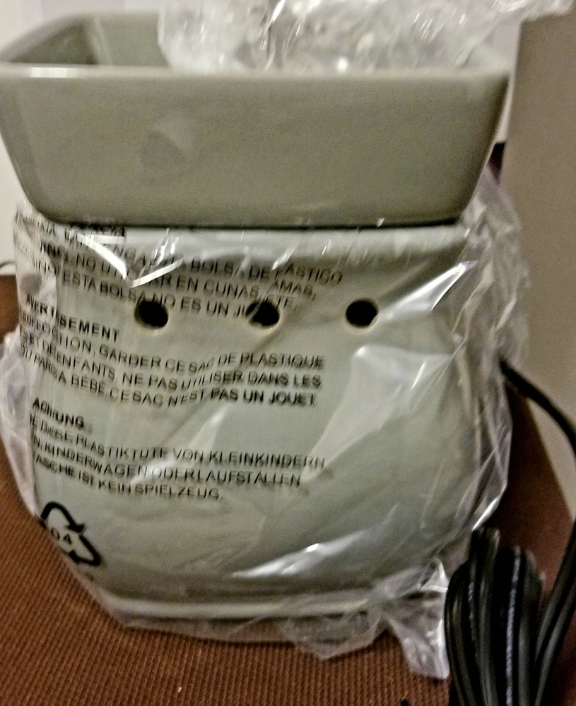 🌟New🌟 in box Scentsy warmer